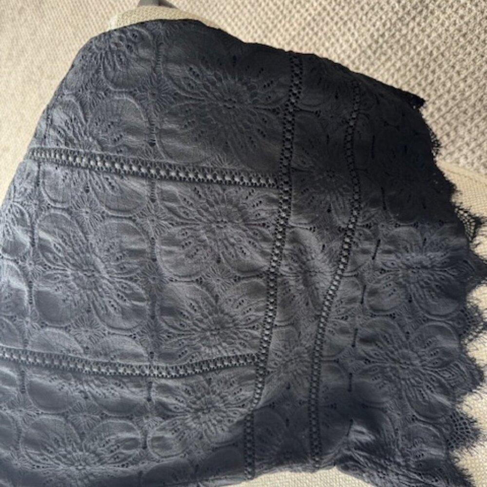 Black lace pencil midi skirt,  size 6 - Picture 4 of 6